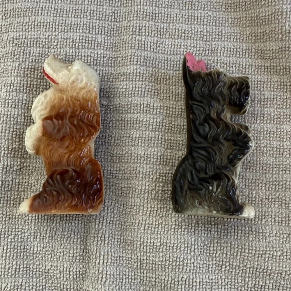 Vintage porcelain Dog Figurines - Brown and Black, made in Japan